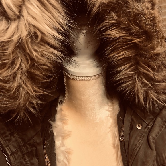 Guess winter jacket olive w/ zip out lining size small - Picture 3 of 5